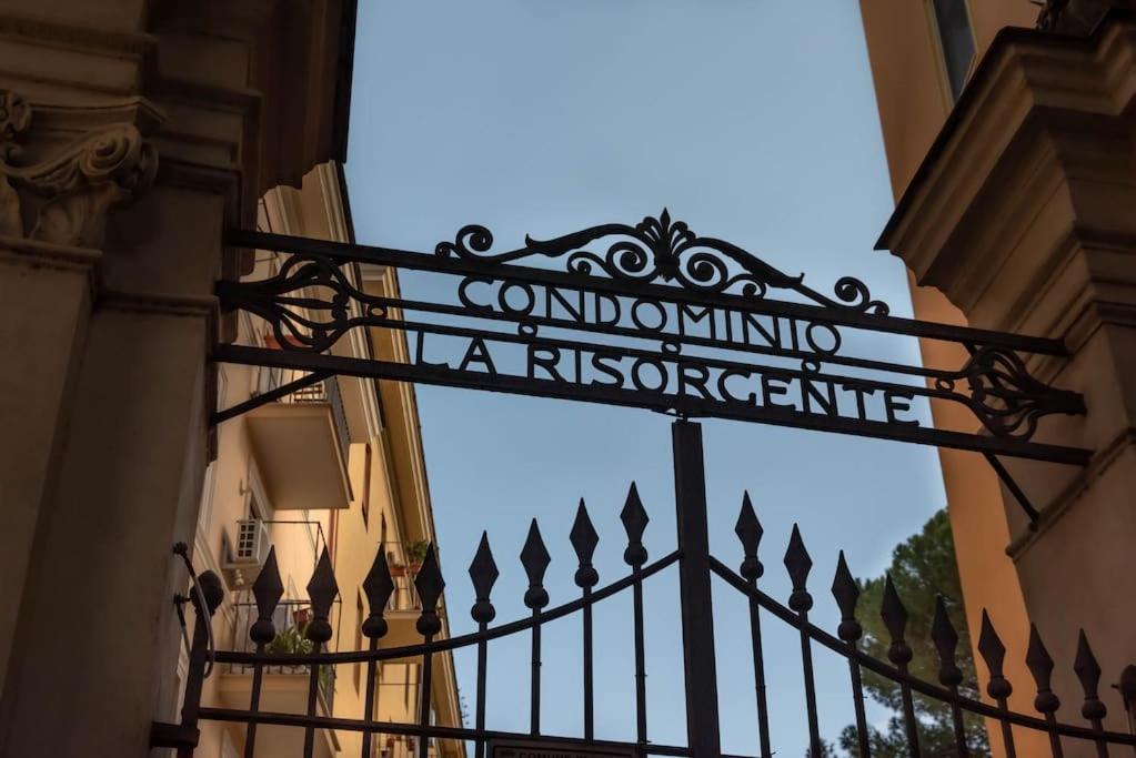 Charming In The Centre Of Apartment Rom